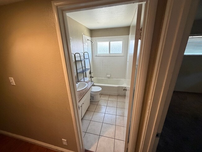 Building Photo - 4752 Crestview Dr