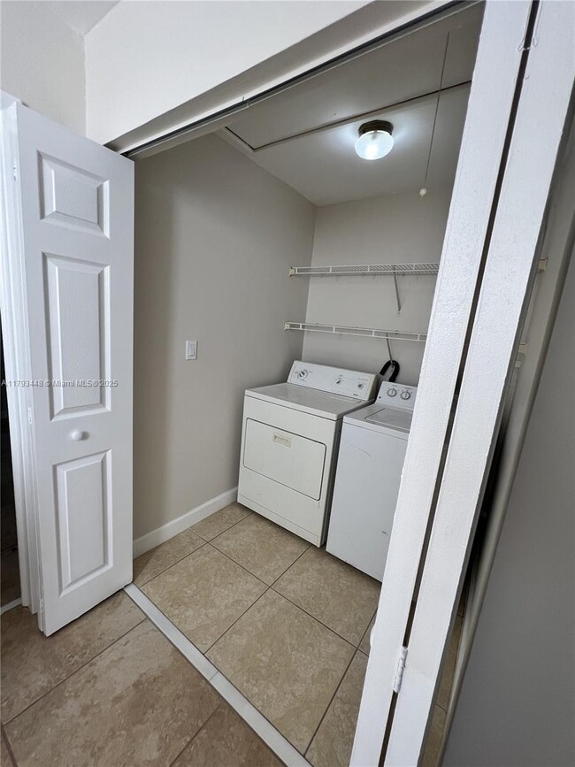 Building Photo - 331 City View Dr