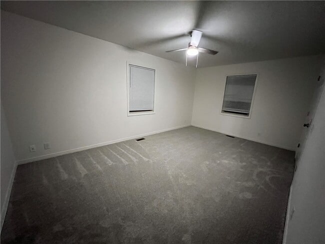 Building Photo - 1607 Mayflower Rd