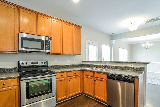 Building Photo - 1733 Larne Cir