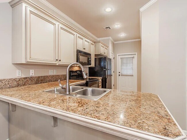 Building Photo - 120 Deraney Ln