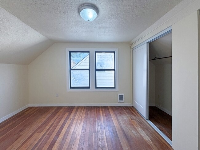 Building Photo - 960 Clark St