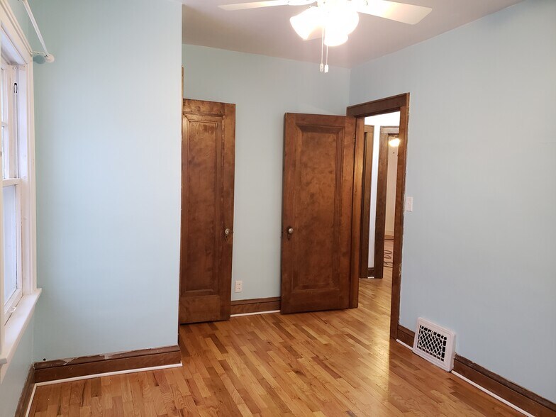 Building Photo - 335 W Cortland Ave