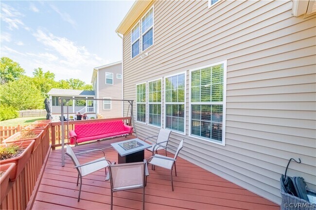 Building Photo - 9535 Thornecrest Dr