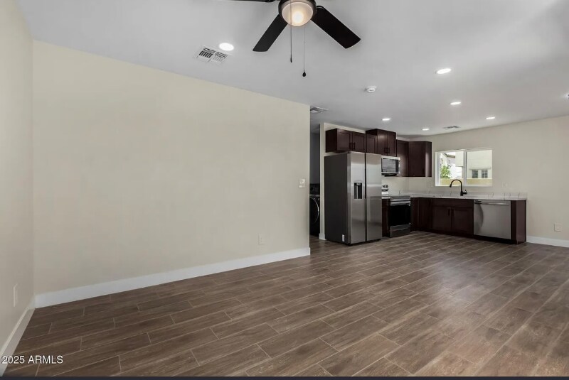 Building Photo - 1009 S 17th Ave