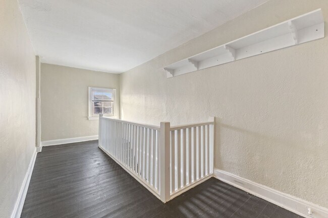 Building Photo - 5703 E Washington St