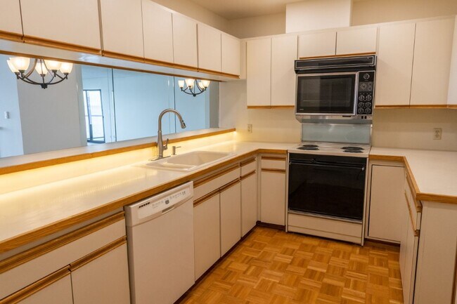 Building Photo - 2Bd/2Ba Seattle Condo