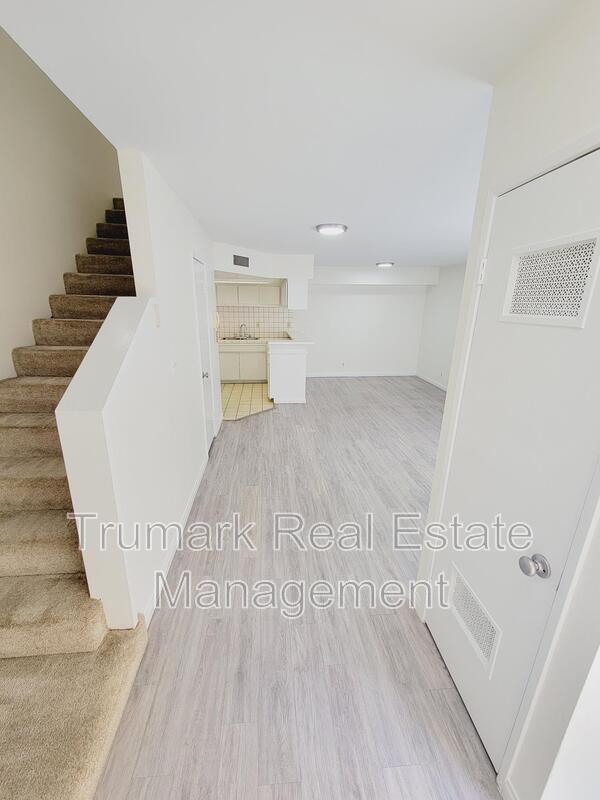 Building Photo - 416 W Milford St