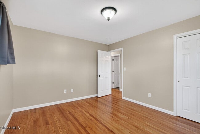 Building Photo - 614 Park Ave