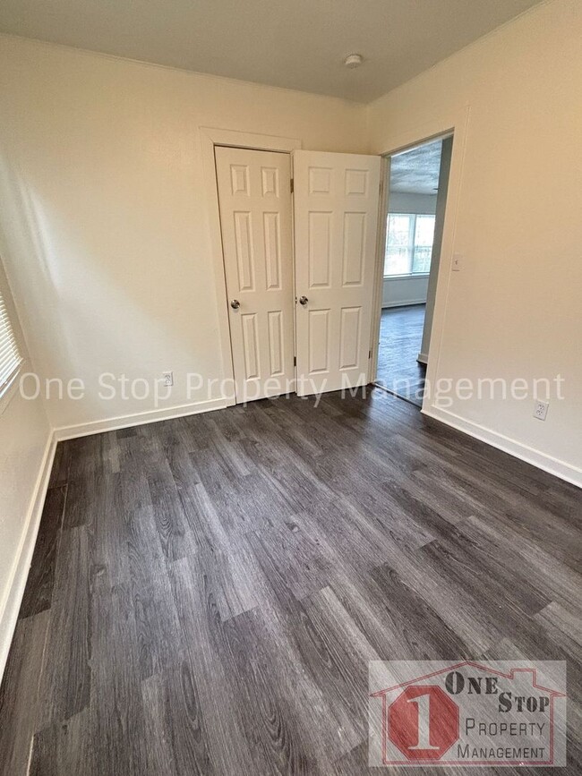 Building Photo - Beautiful 3 Bedroom 1 Bathroom in Kansas City