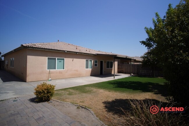Building Photo - Beautiful 4 Bedroom SW Home Close to Freeway!