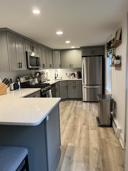 Building Photo - 205 Standish Ave