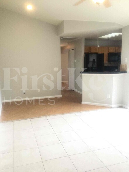 Building Photo - 662 SW Sandbar Terrace