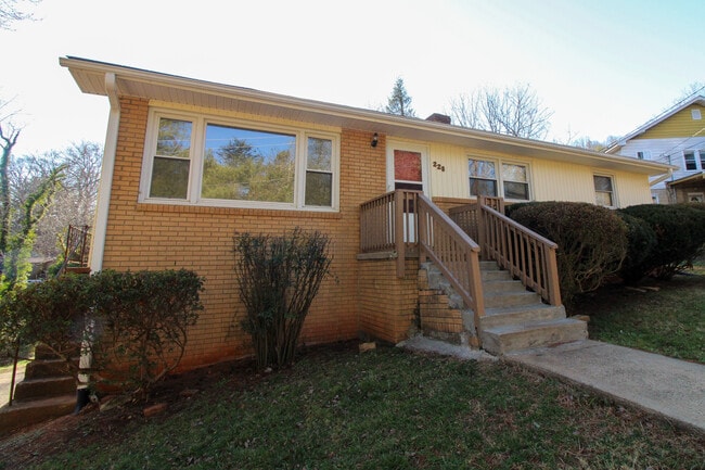 Building Photo - 228 Aurora Dr