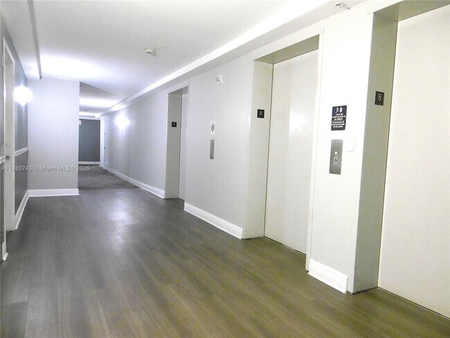 Building Photo - 3000 Coral Wy