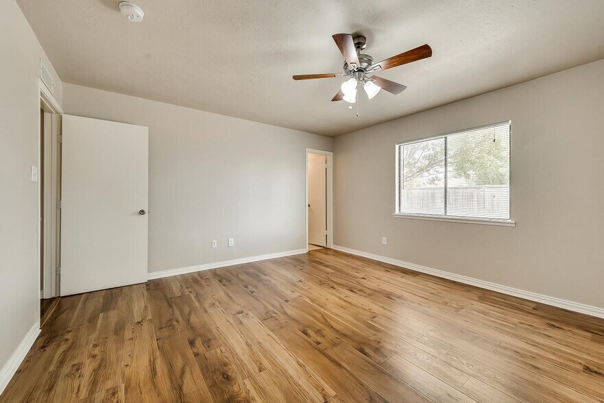 Master Bedroom - 5556 Ragan Dr