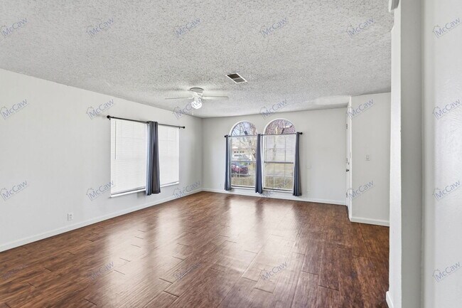 Building Photo - 14614 Seminole Dr