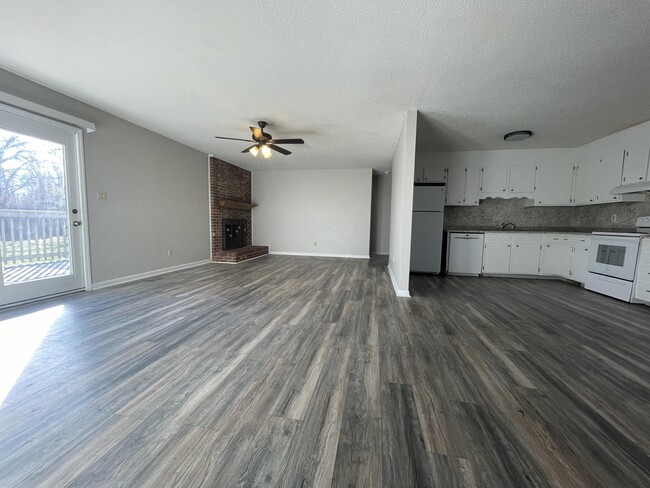 Building Photo - 4959 Forest Ridge Dr