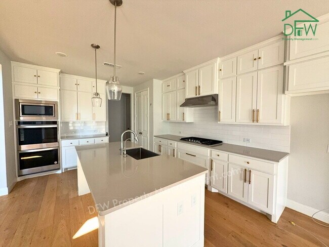 Building Photo - 4BR/3BA, 3,220 Sq Ft - Island Kitchen, Large Fenced Yard, Covered Patio