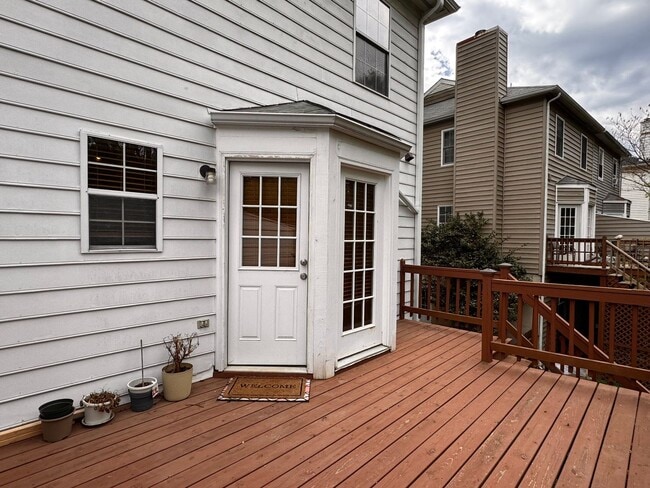 Building Photo - Briarwood Townhome close to NGIC and Hollymead Town Center!