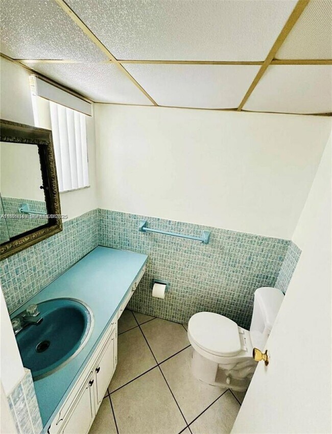 Building Photo - 330 SE 2nd St