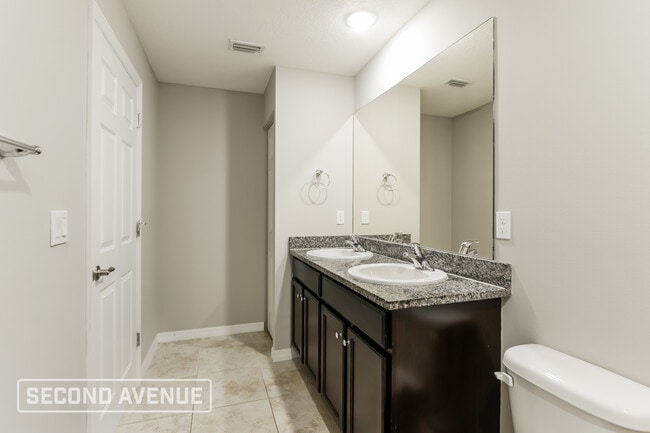 Building Photo - 1426 Paramount Ave SE