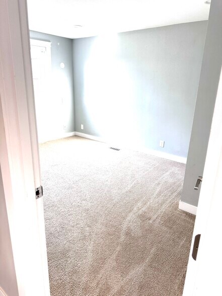 Building Photo - 714 N 179th St