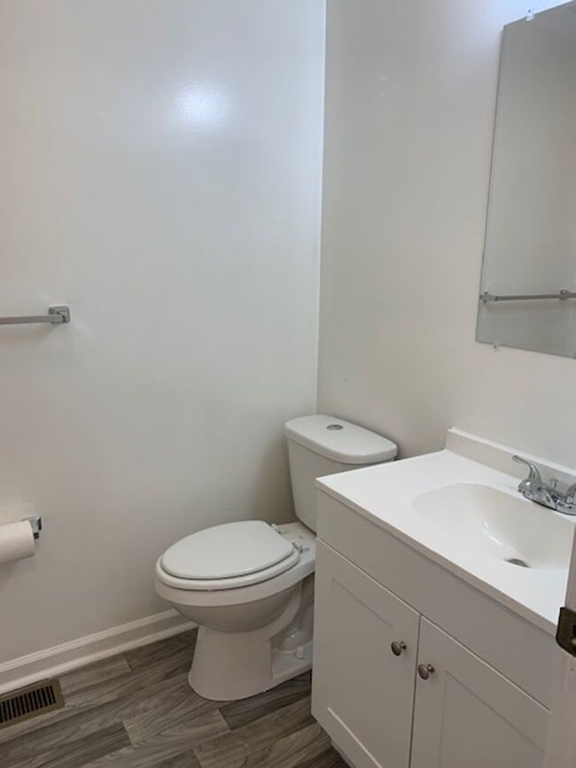 Building Photo - 408 Holly Ave