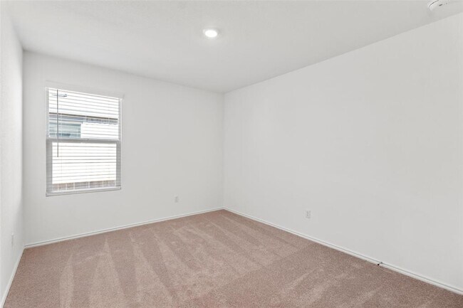 Building Photo - 625 Waterway Ave