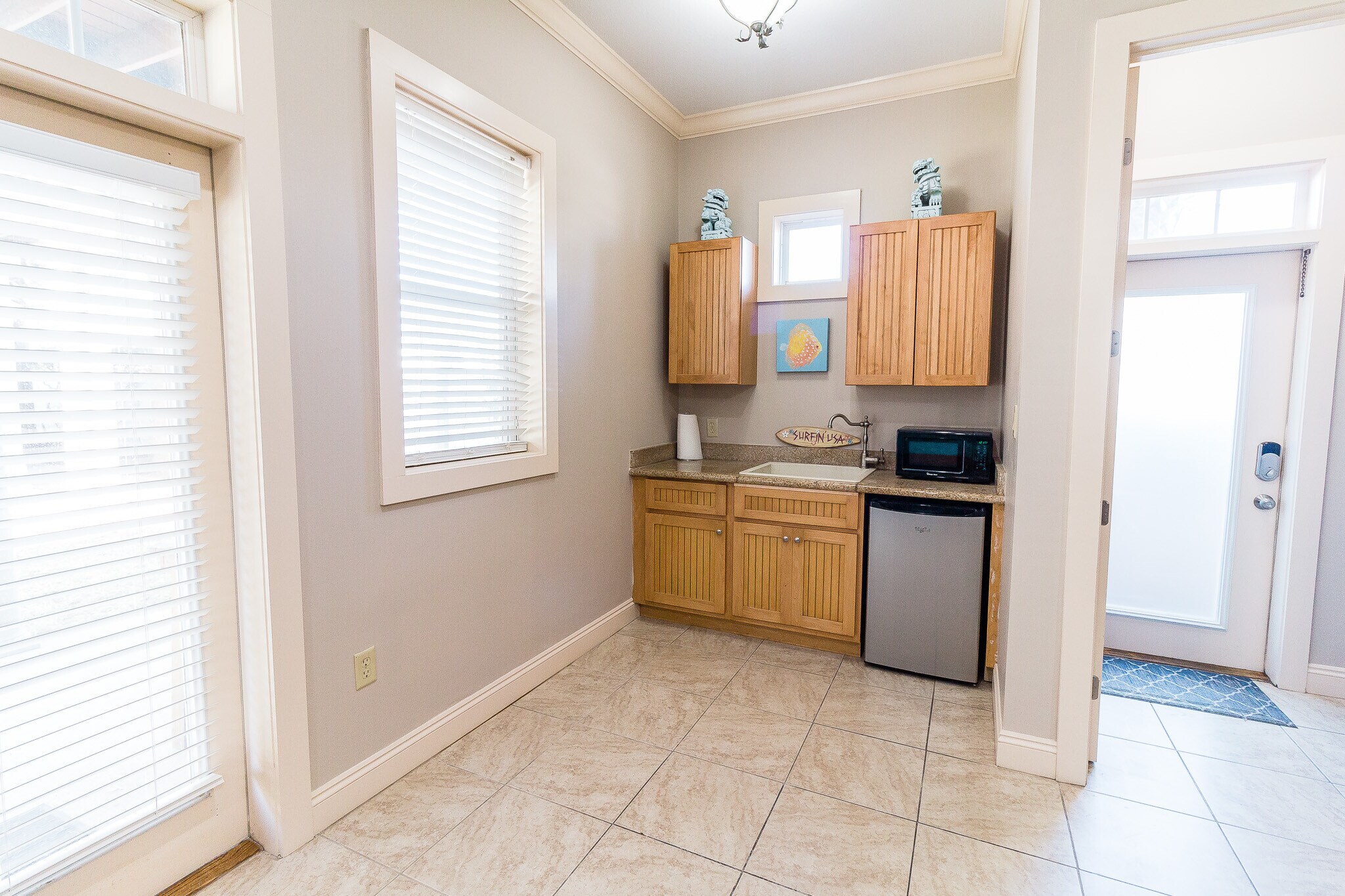Building Photo - 6226 Thomas Dr