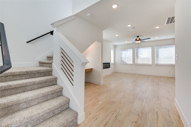 Building Photo - 1419 Shaded Rock Dr