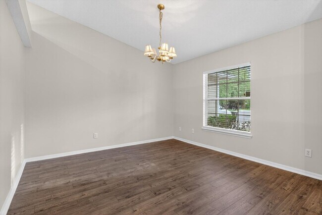 Building Photo - Middleburg Home with Office Space