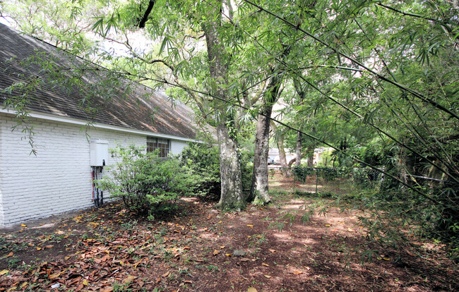 Building Photo - 596 L'Ombre Ct NE