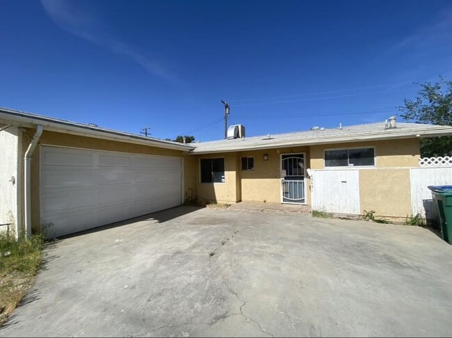 Building Photo - 45451 Foxton Ave