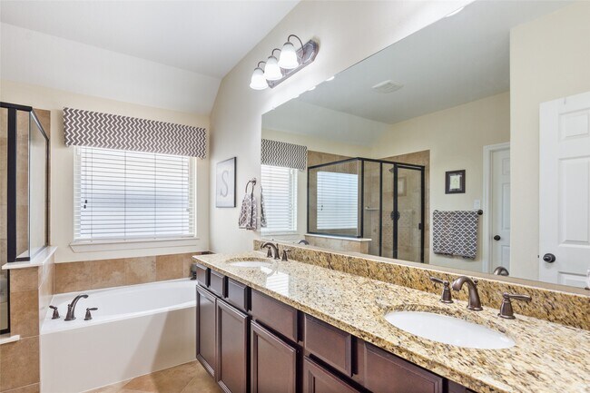 Building Photo - 19826 Summit Crest Ct