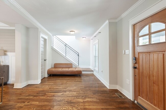 Building Photo - Gorgeous 4/3.5 w/ Bedroom on Main & Large,...