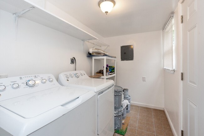 Building Photo - 5467 High Tide Ct