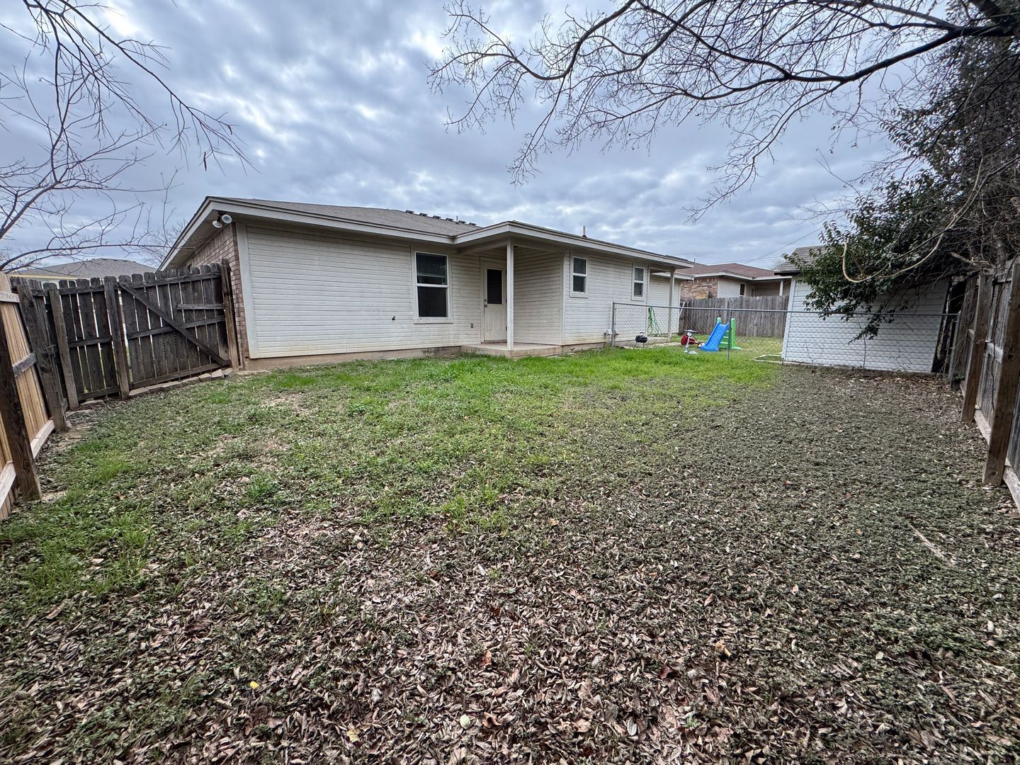 Building Photo - 107 Kings Ct