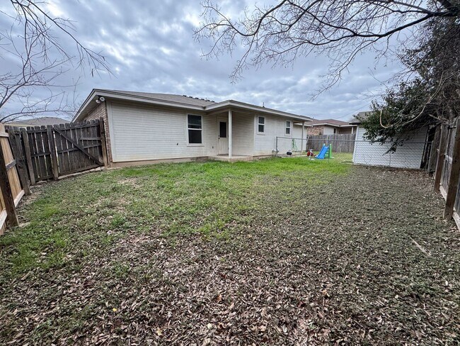 Building Photo - 107 Kings Ct