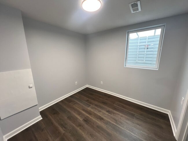 Building Photo - Move-In Ready 6-Bedroom Home in Raytown