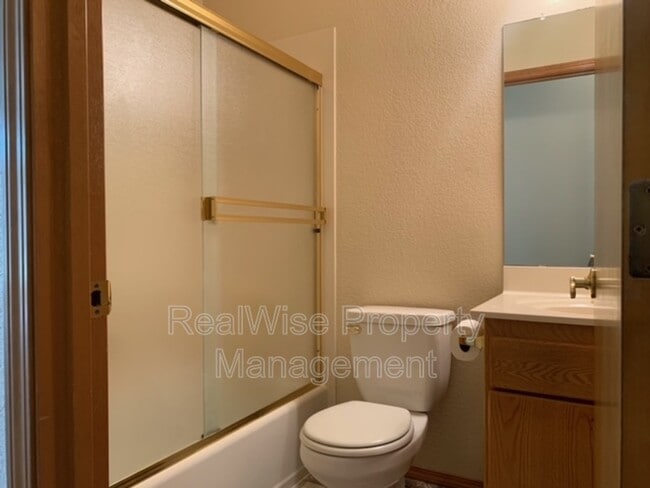 Building Photo - 2226 Blue Heron Ct