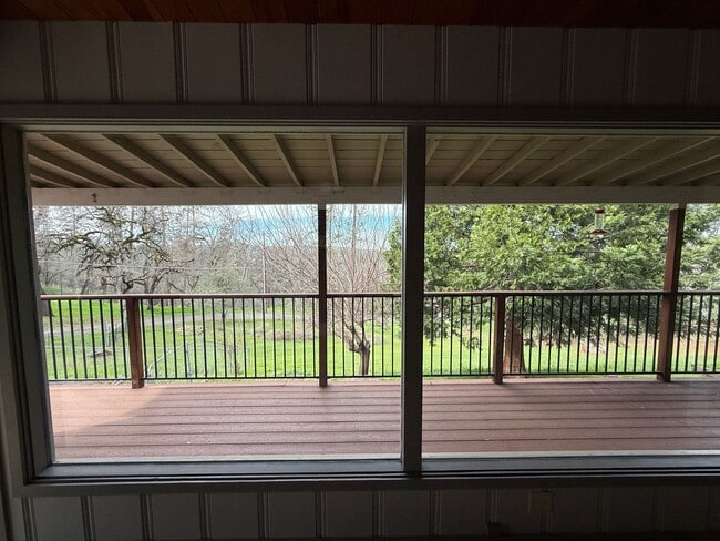 Building Photo - 174 Sunset Ln