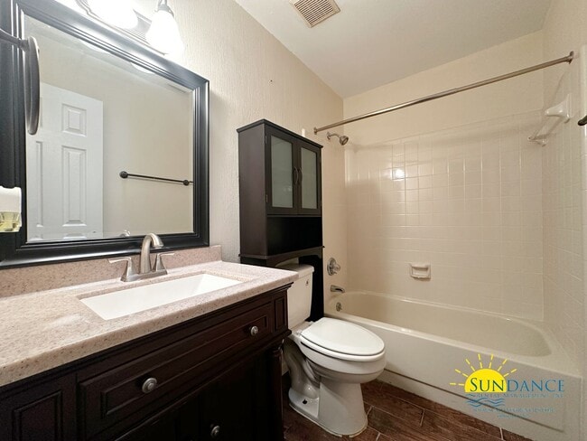 Building Photo - Energy-Efficient 2-Bedroom Home in Fort Walton Beach!