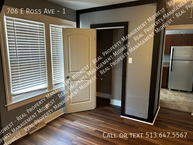 Building Photo - 706 E Ross Ave