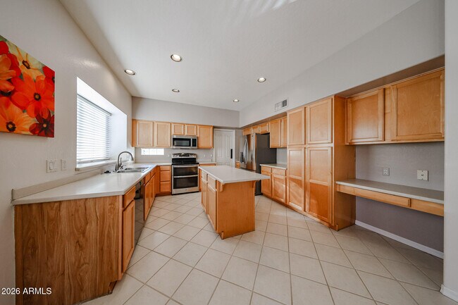 Building Photo - 5839 W Bloomfield Rd