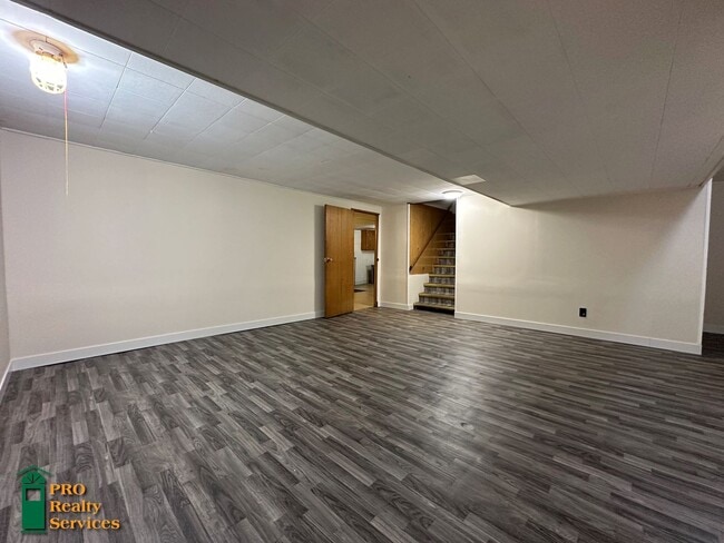 Building Photo - 3 Bedroom Home in St. Paul