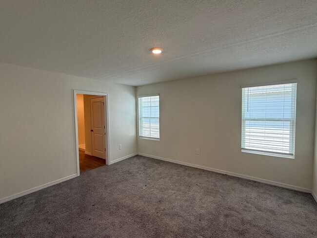 Building Photo - Spacious 4-Bedroom Modern Home in Oaks Preserve – Perfect Gainesville Location