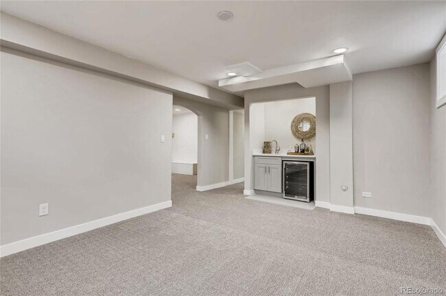 Building Photo - 6676 S Elmwood St