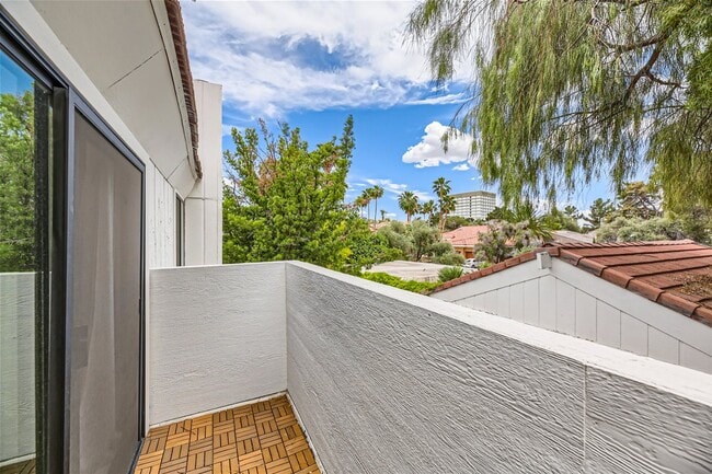 Building Photo - Golf Course Views from LVCC home