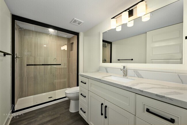 Building Photo - Stunning 4-bedroom, 4-bathroom, Single Fam...